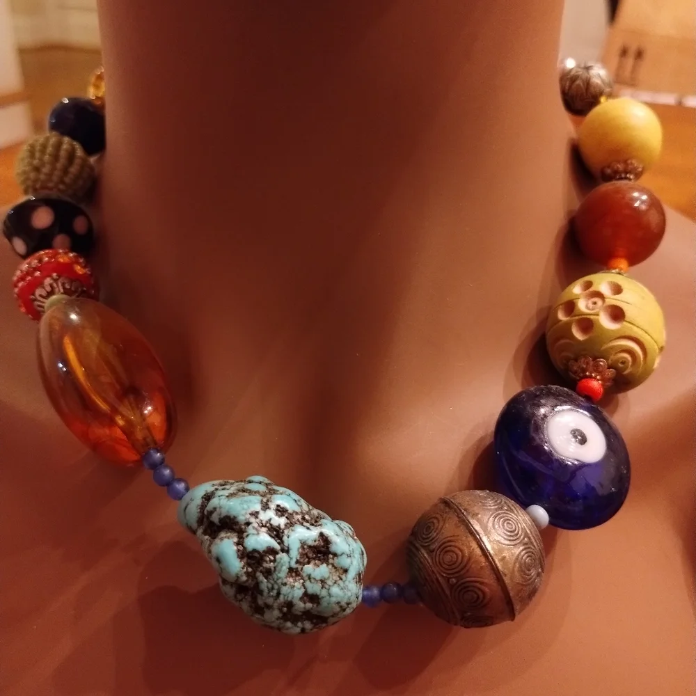 SAVE Pre-Owned Costume Multicolored Beaded Necklace - Picture 1 of 8